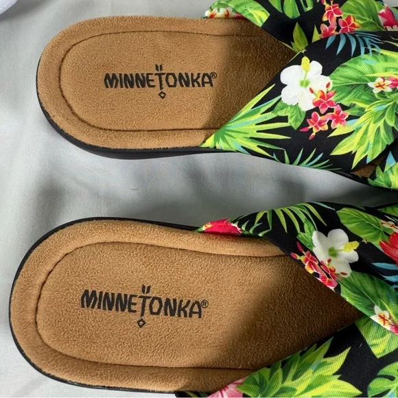 -ON HOLD- NEW Minnetonka Sarong Tropical Floral Summer Slide Sandals Size 9 WIDE - Picture 5 of 12